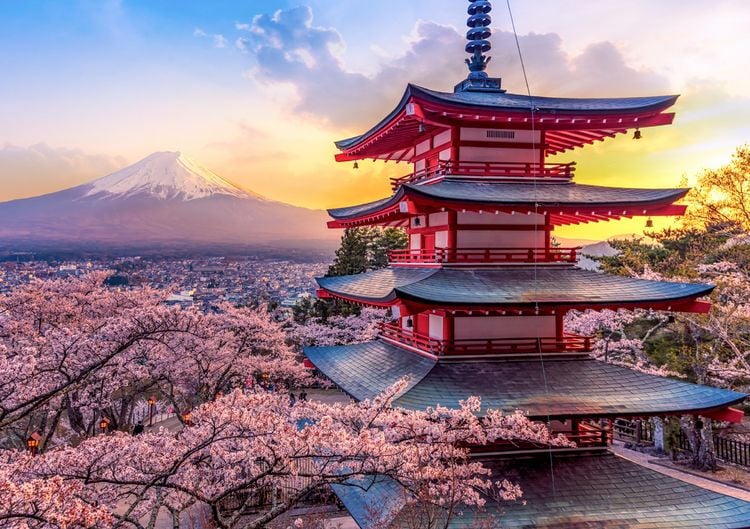 Produktbild: Lais Puzzle Fujiyoshida, Japan Sch&ouml;ne Aussicht auf den Mount Fuji und die Chureito-Pagode bei Sonnenuntergang, Japan im Fr&uuml;hling mit Kirschbl&uuml;ten 1000 Teile