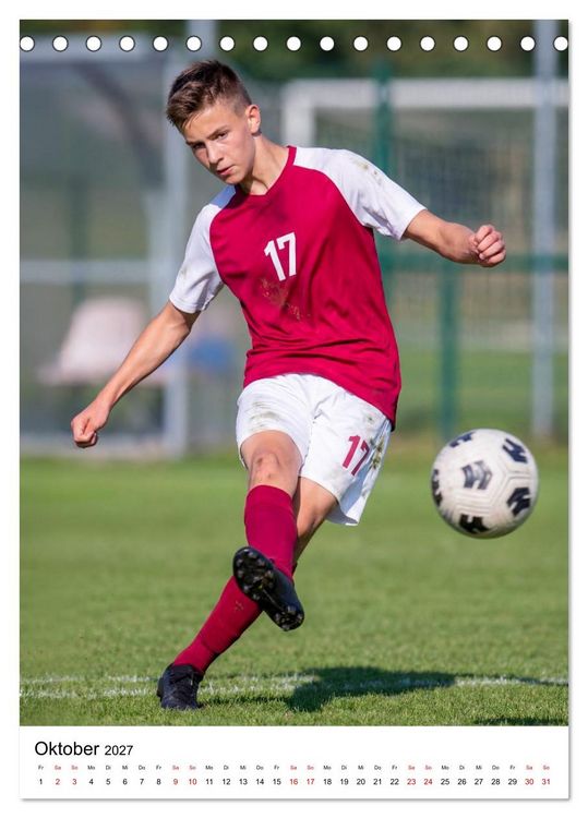 Produktbild: Am Ball Junior - Junge Kicker - Gro&szlig;e Momente (Tischkalender 2027 DIN A5 hoch), CALVENDO Monatskalender