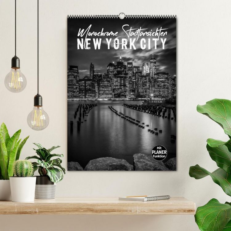 Produktbild: NEW YORK CITY Monochrome Stadtansichten (Wandkalender 2026 DIN A2 hoch), CALVENDO Monatskalender