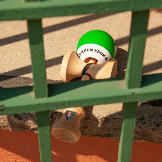 Produktbild: KROM Kendama POP LOL dark green
