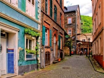 Produktbild: Blick auf einen typischen Baustil des Moselst&auml;dtchen Bernkastel- Kues (Puzzle)