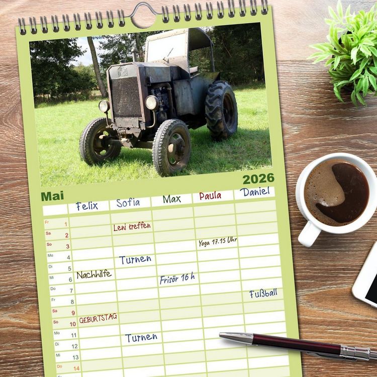 Produktbild: Familienplaner 2026 - Rostige alte Traktoren mit 5 Spalten (Wandkalender, 21 x 45 cm) CALVENDO