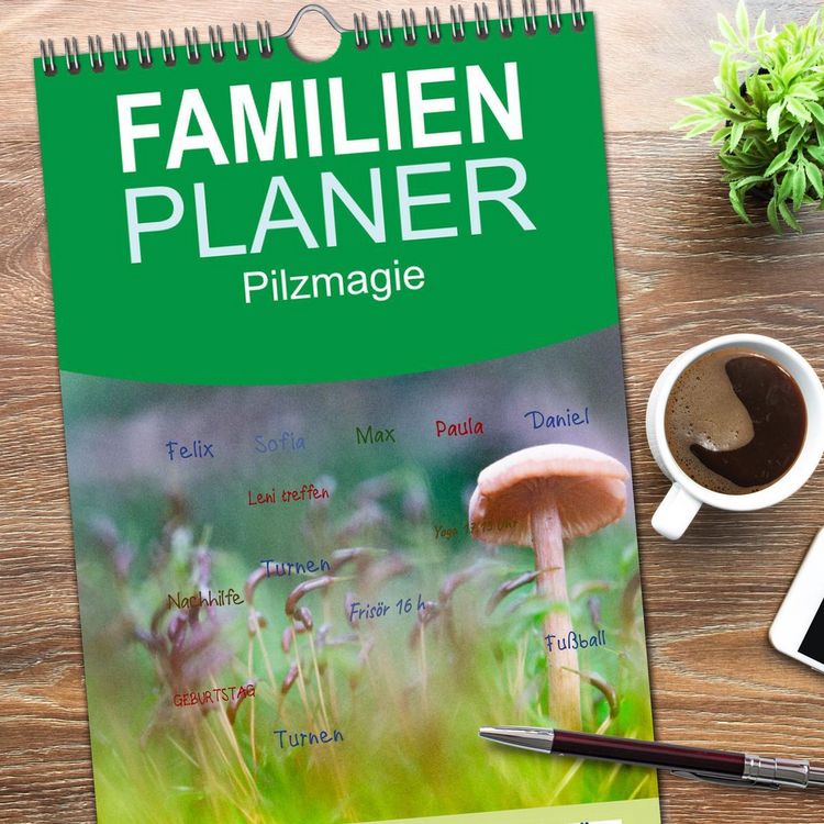 Produktbild: Familienplaner 2026 - Pilzmagie mit 5 Spalten (Wandkalender, 21 x 45 cm) CALVENDO