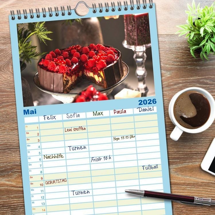 Produktbild: Familienplaner 2026 - K&ouml;stliche Kuchen mit 5 Spalten (Wandkalender, 21 x 45 cm) CALVENDO