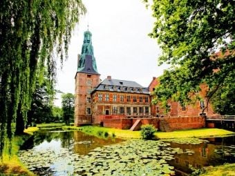 Produktbild: CALVENDO Puzzle Schloss Raesfeld, die Hofseite der Oberburg im M&uuml;nsterland | 1000 Teile Lege-Gr&ouml;&szlig;e 64x48cm Foto-Puzzle f&uuml;r gl&uuml;ckliche Stunden