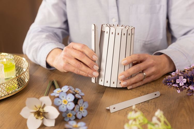 Produktbild: Revell Holzblumen Flowers Blossom Festival mit Vase & Duftring