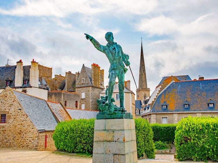 Produktbild: CALVENDO Puzzle Statue Robert Surcouf, Saint Malo, Bretagne, Frankreich | 1000 Teile Lege-Gr&ouml;&szlig;e 64x48cm Foto-Puzzle f&uuml;r gl&uuml;ckliche Stunden