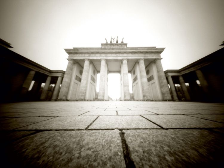 Produktbild: CALVENDO Puzzle Brandenburger Tor 1000 Teile Puzzle quer | 1000 Teile Lege-Gr&ouml;&szlig;e 64 &times; 48 cm Foto-Puzzle f&uuml;r gl&uuml;ckliche Stunden