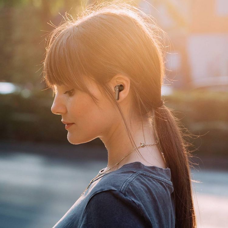 Produktbild: Lamax Clips1 Play In Ear Headset Bluetooth&reg; Stereo Schwarz Batterieladeanzeige, Ladecase, Lautst&auml;rkeregelung, Schwei&szlig;resistent, Touch-Steuerung,