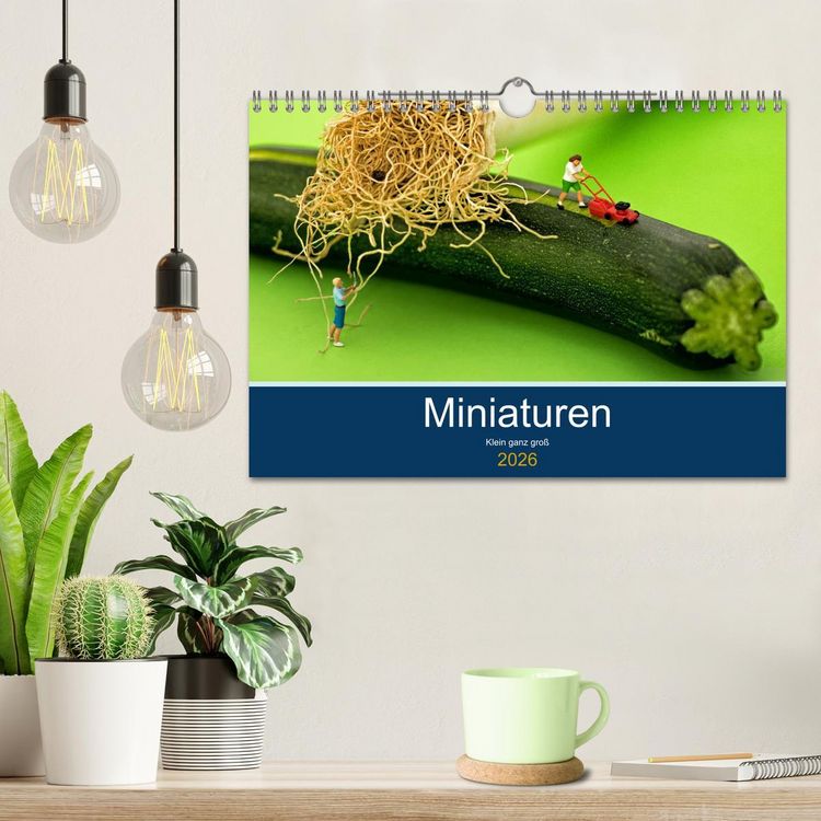 Produktbild: Miniaturen - Klein ganz gro&szlig; (Wandkalender 2026 DIN A4 quer), CALVENDO Monatskalender