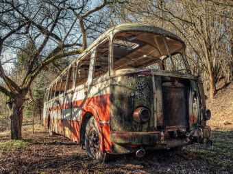 Produktbild: CALVENDO Puzzle Rostlaube - alter Bus | 1000 Teile Lege-Gr&ouml;&szlig;e 64x48cm Foto-Puzzle f&uuml;r gl&uuml;ckliche Stunden