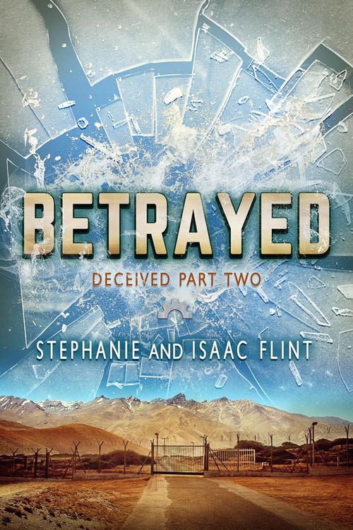 Produktbild: Betrayed (Deceived, #2)