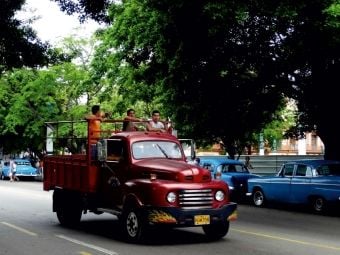 Produktbild: CALVENDO Puzzle FORD-Truck in Havanna - Ein Motiv aus dem Kalender "US TRUCKS IN CUBA" | 1000 Teile Lege-Gr&ouml;&szlig;e 64x48cm Foto-Puzzle f&uuml;r gl&uuml;ckliche Stunden
