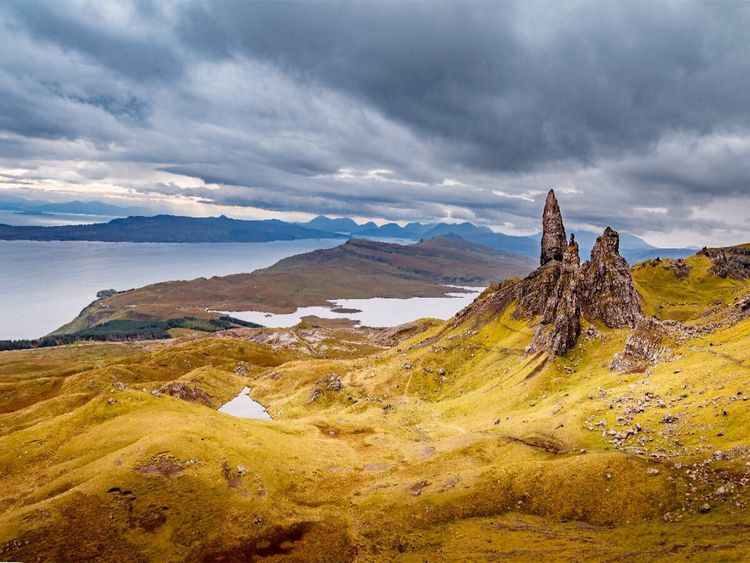 Produktbild: CALVENDO Puzzle Old Man of Storr | 1000 Teile Lege-Gr&ouml;&szlig;e 64x48cm Foto-Puzzle f&uuml;r gl&uuml;ckliche Stunden