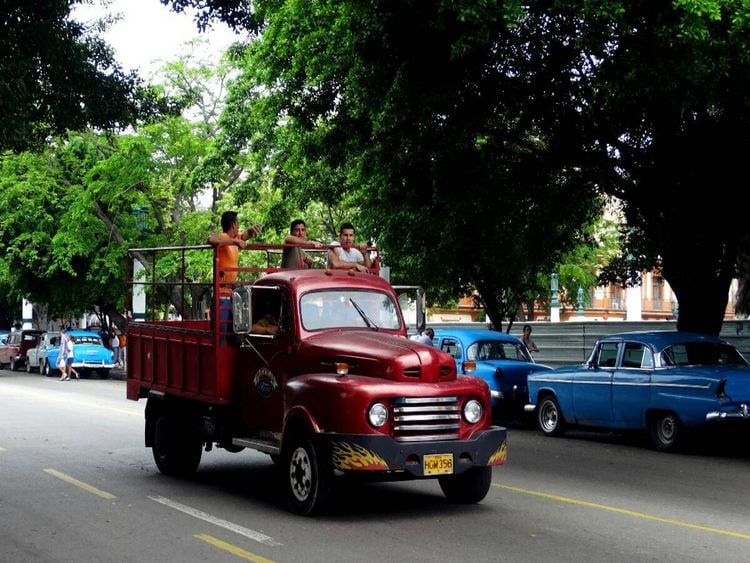 Produktbild: CALVENDO Puzzle FORD-Truck in Havanna - Ein Motiv aus dem Kalender "US TRUCKS IN CUBA" | 1000 Teile Lege-Gr&ouml;&szlig;e 64x48cm Foto-Puzzle f&uuml;r gl&uuml;ckliche Stunden