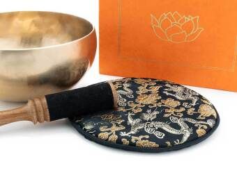 Produktbild: Klangschale in terracotta Geschenkbox L mit Lotus-Aufdruck und Zubeh&ouml;r