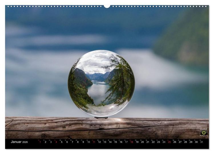Produktbild: Glaskugel, Die Welt ist eine Kugel (hochwertiger Premium Wandkalender 2026 DIN A2 quer), Kunstdruck in Hochglanz