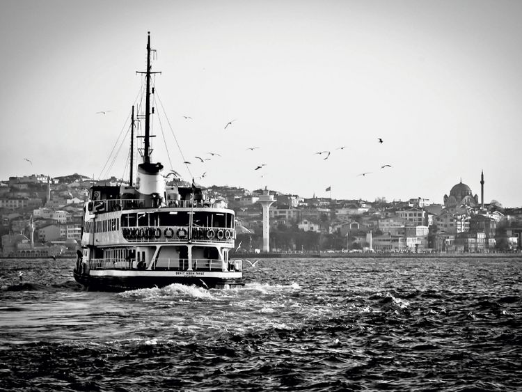 Produktbild: CALVENDO Puzzle Bosphorus F&auml;hre | 1000 Teile Lege-Gr&ouml;&szlig;e 64 &times; 48 cm Foto-Puzzle f&uuml;r gl&uuml;ckliche Stunden