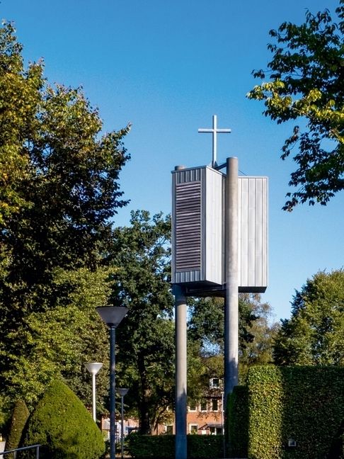Produktbild: CALVENDO Puzzle St. Josef-Kirche, Hinterm Wall 1000 Teile Puzzle hoch | 1000 Teile Lege-Gr&ouml;&szlig;e 64 &times; 48 cm Foto-Puzzle f&uuml;r gl&uuml;ckliche Stunden