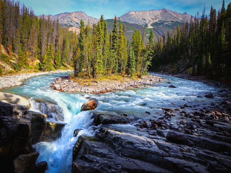 Produktbild: CALVENDO Puzzle Sunwapta Falls - Natur in Bewegung | 1000 Teile Lege-Gr&ouml;&szlig;e 64x48cm Foto-Puzzle f&uuml;r gl&uuml;ckliche Stunden