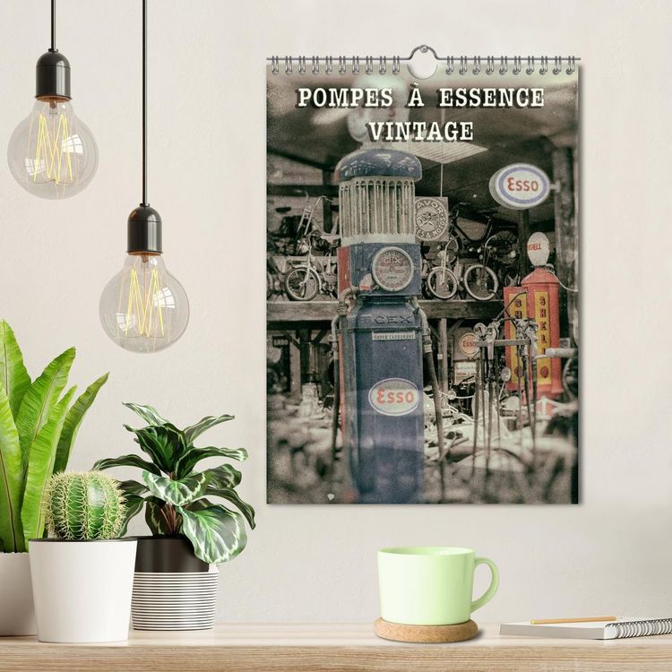 Produktbild: POMPES &Agrave; ESSENCE VINTAGE (Calendrier mural 2026 DIN A4 horizontal), CALVENDO calendrier mensuel