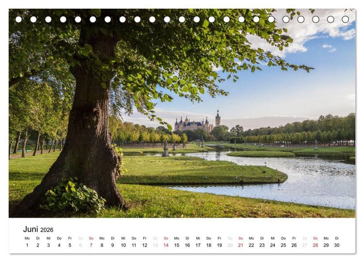 Produktbild: Schweriner M&auml;rchenschloss (Tischkalender 2026 DIN A5 quer), CALVENDO Monatskalender