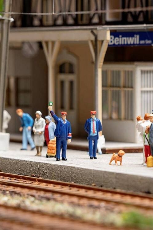 Produktbild: Faller H0 Bahnpersonal Bemalt, Stehend