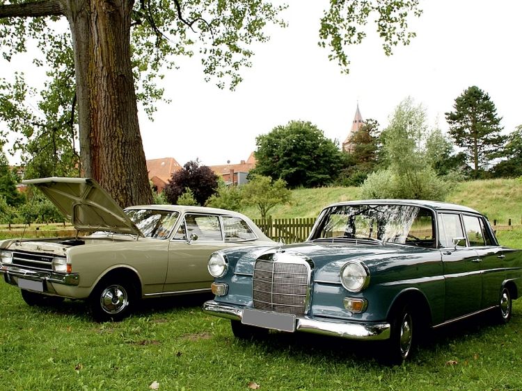 Produktbild: CALVENDO Puzzle Automobile vergangener Jahrzehnte | 1000 Teile Lege-Gr&ouml;&szlig;e 64x48cm Foto-Puzzle f&uuml;r gl&uuml;ckliche Stunden