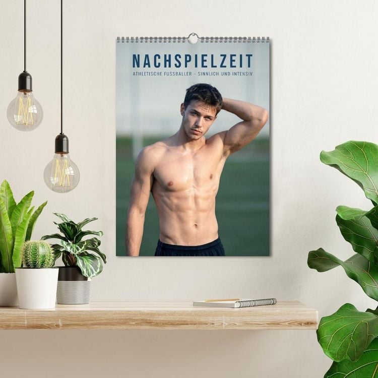 Produktbild: Nachspielzeit - Athletische Fu&szlig;baller - sinnlich und intensiv (Wandkalender 2027 DIN A3 hoch), CALVENDO Monatskalender