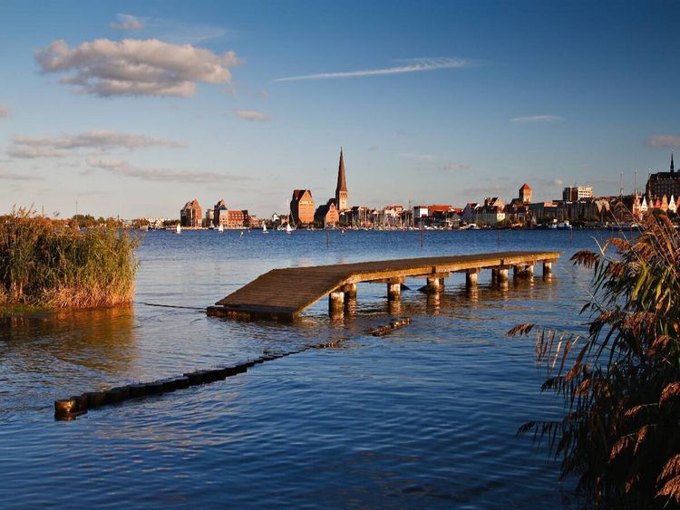 Produktbild: CALVENDO Puzzle Blick auf Rostock | 1000 Teile Lege-Gr&ouml;&szlig;e 64x48cm Foto-Puzzle f&uuml;r gl&uuml;ckliche Stunden