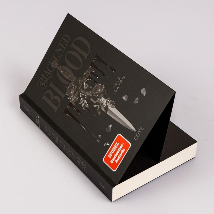 Produktbild: Blackened Blood (Blackened Blade 3)