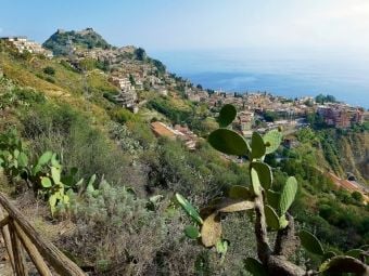 Produktbild: CALVENDO Puzzle Blick vom Bergdorf Castelmola auf Taormina | 1000 Teile Lege-Gr&ouml;&szlig;e 64x48cm Foto-Puzzle f&uuml;r gl&uuml;ckliche Stunden