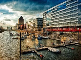 Produktbild: CALVENDO Puzzle Marina, Hitachi-Geb&auml;ude (im Hintergrund Landesarchiv NRW) | 1000 Teile Lege-Gr&ouml;&szlig;e 64x48cm Foto-Puzzle f&uuml;r gl&uuml;ckliche Stunden