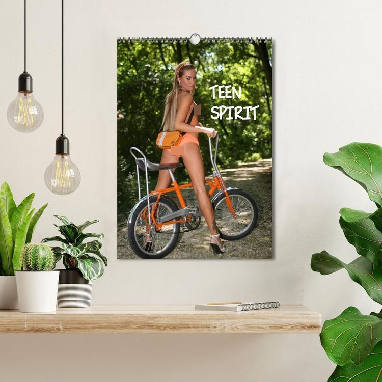Produktbild: TEEN SPIRIT (Wandkalender 2026 DIN A3 hoch), CALVENDO Monatskalender