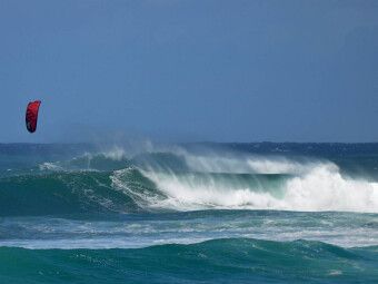 Produktbild: CALVENDO Puzzle Kitesurfer, North Shore Oahu, Hawaii | 1000 Teile Lege-Gr&ouml;&szlig;e 64x48cm Foto-Puzzle f&uuml;r gl&uuml;ckliche Stunden
