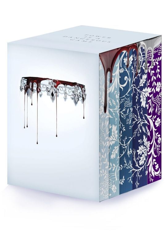 Produktbild: Red Queen 10th Anniversary Deluxe 5-book Box Set with stenciled edges