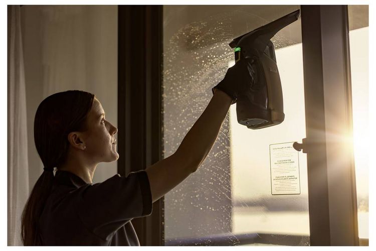 Produktbild: K&auml;rcher Professional WVP 10 Adv *EU Fenstersauger Schwarz Anzahl mitgelieferte Akkus 2
