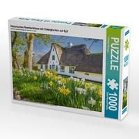 Produktbild: CALVENDO Puzzle Historisches Reetdachhaus mit Osterglocken auf Sylt | 1000 Teile Lege-Gr&ouml;&szlig;e 64x48cm Foto-Puzzle f&uuml;r gl&uuml;ckliche Stunden