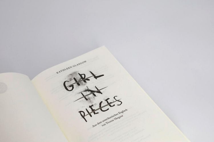 Produktbild: Girl in Pieces