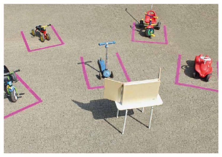 Produktbild: Spielen und lernen mit Abstand - Praxisideen für drinnen und draußen