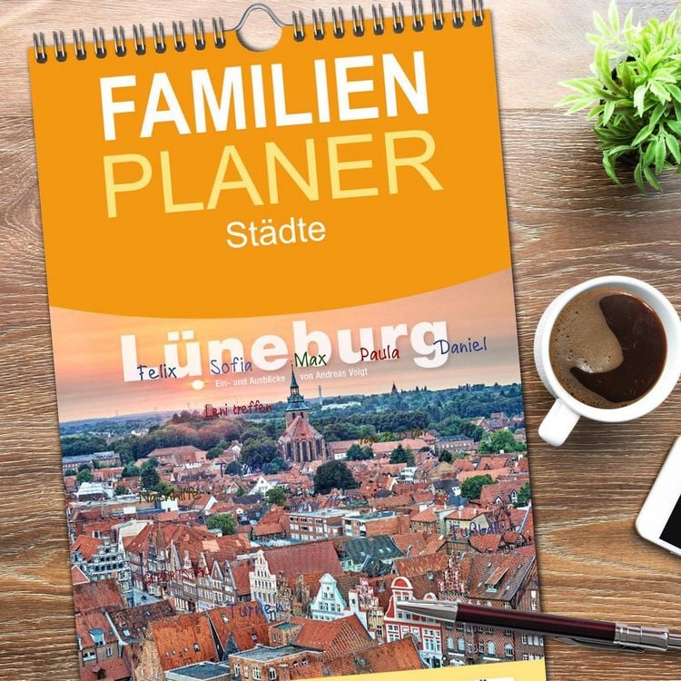 Produktbild: Familienplaner 2026 - L&Uuml;NEBURG Ein- und Ausblicke von Andreas Voigt mit 5 Spalten (Wandkalender, 21 x 45 cm) CALVENDO