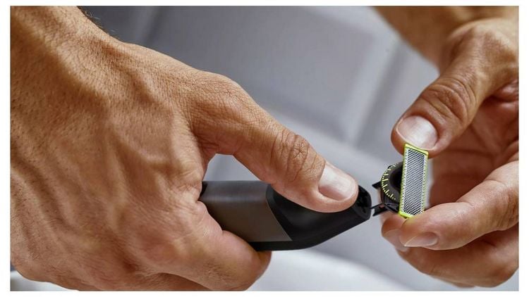 Produktbild: Philips OneBlade Pro 360 K&ouml;rperhaartrimmer, Pr&auml;zisions Trimmer, Rasierer Chrom