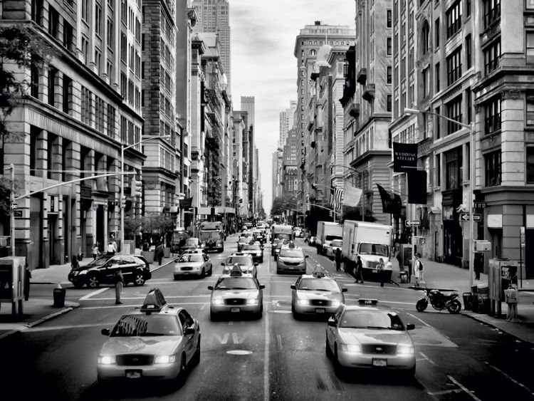 Produktbild: CALVENDO Puzzle NYC 5th Avenue Monochrom | 1000 Teile Lege-Gr&ouml;&szlig;e 64x48cm Foto-Puzzle f&uuml;r gl&uuml;ckliche Stunden