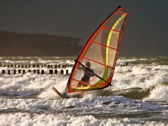 Produktbild: CALVENDO Puzzle Surfer auf der Ostsee | 1000 Teile Lege-Gr&ouml;&szlig;e 64x48cm Foto-Puzzle f&uuml;r gl&uuml;ckliche Stunden
