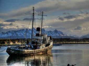 Produktbild: CALVENDO Puzzle Schiffswrack der Saint Christopher im Hafen von Ushuaia | 1000 Teile Lege-Gr&ouml;&szlig;e 64x48cm Foto-Puzzle f&uuml;r gl&uuml;ckliche Stunden