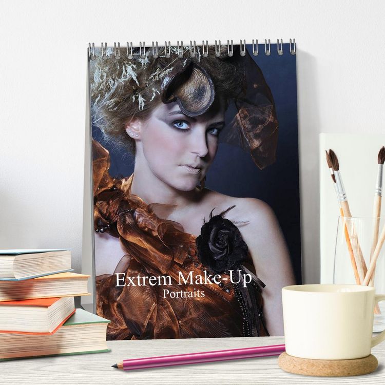 Produktbild: Extrem Make-Up Portraits (Tischkalender 2026 DIN A5 hoch), CALVENDO Monatskalender