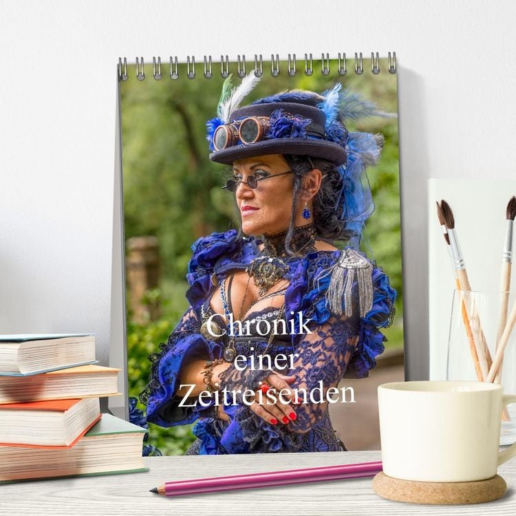 Produktbild: Chronik einer Zeitreisenden (Tischkalender 2026 DIN A5 hoch), CALVENDO Monatskalender