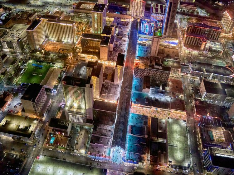 Produktbild: CALVENDO Puzzle Fremont Street Luftaufnahme bei Nacht | 1000 Teile Lege-Gr&ouml;&szlig;e 64x48cm Foto-Puzzle f&uuml;r gl&uuml;ckliche Stunden