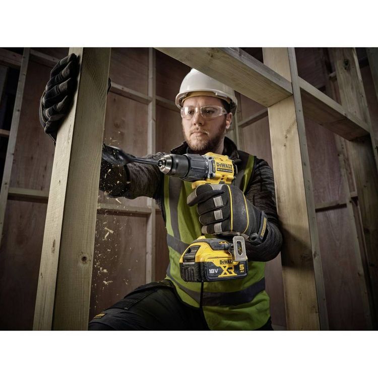Produktbild: DEWALT DCD799P2T-QW 2-Gang-Akku-Schlagbohrschrauber inkl. 2. Akku, inkl. Ladeger&auml;t, inkl. Koffer