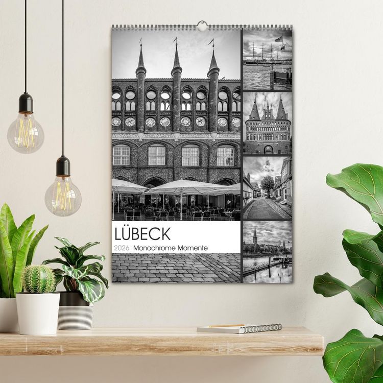 Produktbild: L&Uuml;BECK Monochrome Momente (Wandkalender 2026 DIN A2 hoch), CALVENDO Monatskalender